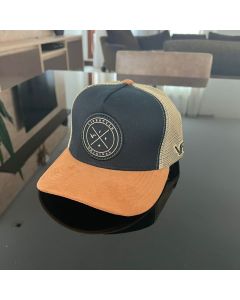 vrt089_bon_trucker_bras_o_vrt_preto_tela_bege_e_aba_caramelo_892834488