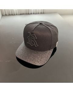 Bone VRT Preto com Brilho na Aba e na Letra R bordado em Alto Relevo, Linha Torah