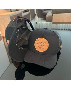 Boné VRT Trucker Black com Brasão Camurça, linha Life Style